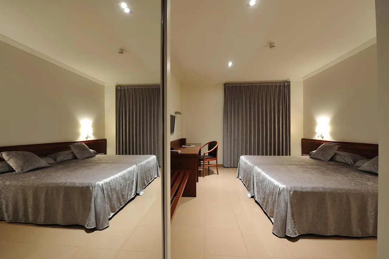 **  Hotel Els Noguers Manresa İspanya
